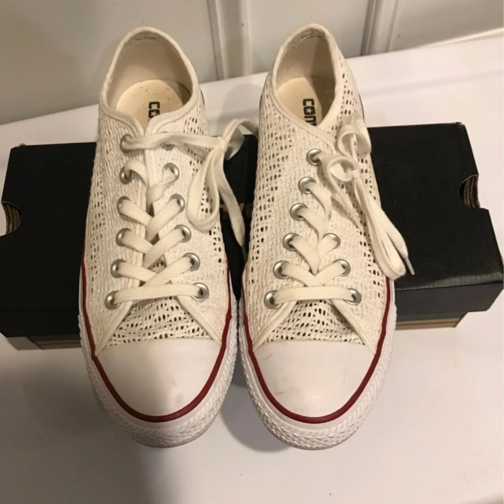 Converse size 8